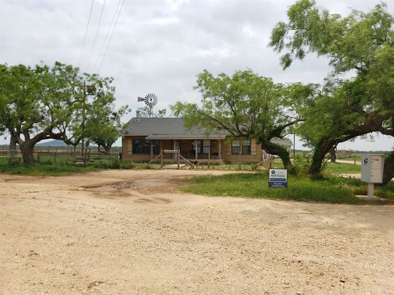 Home with Acreage Grape Creek, TX : San Angelo : Tom Green County : Texas