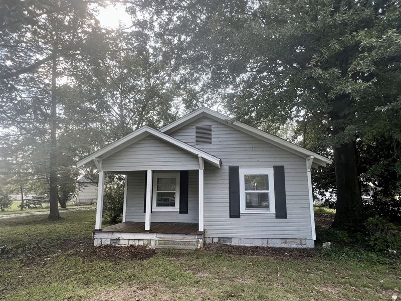 Home in Bolivar County At 349 Brook : Boyle : Bolivar County : Mississippi