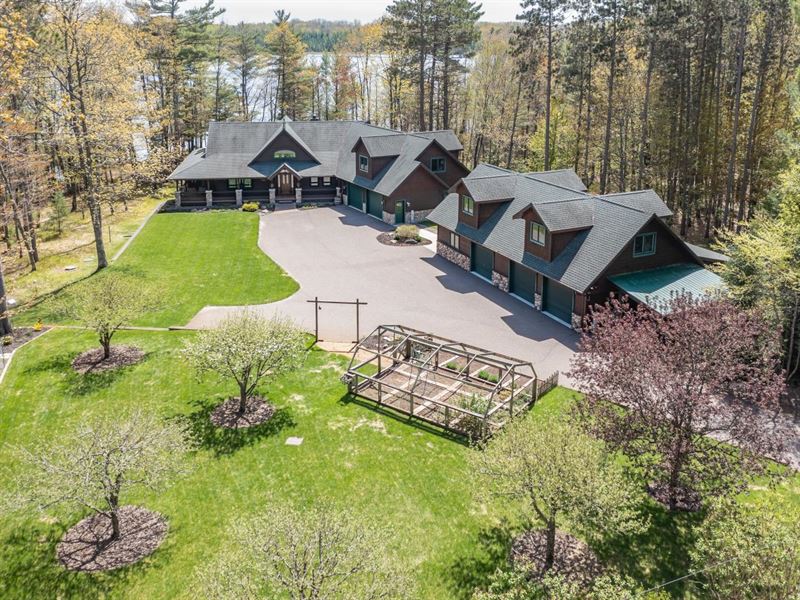 Elegant Northwoods Home on 8.9 Ac : Arbor Vitae : Vilas County : Wisconsin