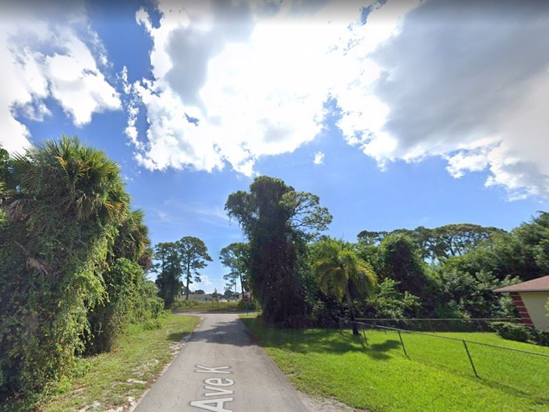 Quiet Corner Lot in Fort Pierce : Fort Pierce : Saint Lucie County : Florida