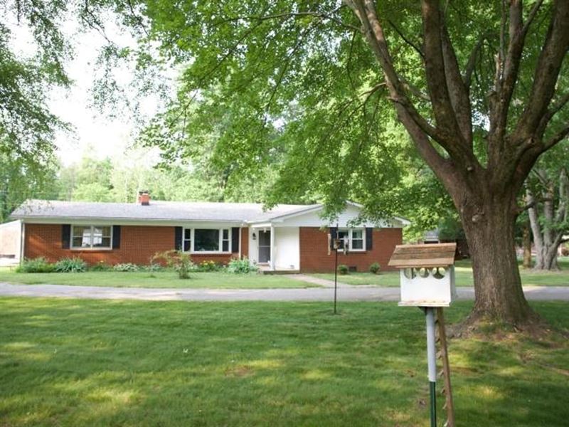 3 Bedroom 2 Bath Home on 1.5 Acres : Terre Haute : Vigo County : Indiana