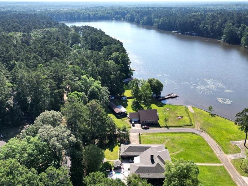 Lake Front Estate with Pool, Boatho : Summit : Pike County : Mississippi