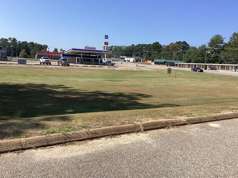 Wise Lot At Marathon : Luverne : Crenshaw County : Alabama