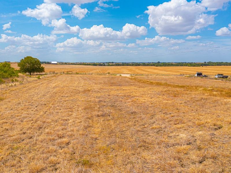 Land for Sale Near Austin : Coupland : Williamson County : Texas