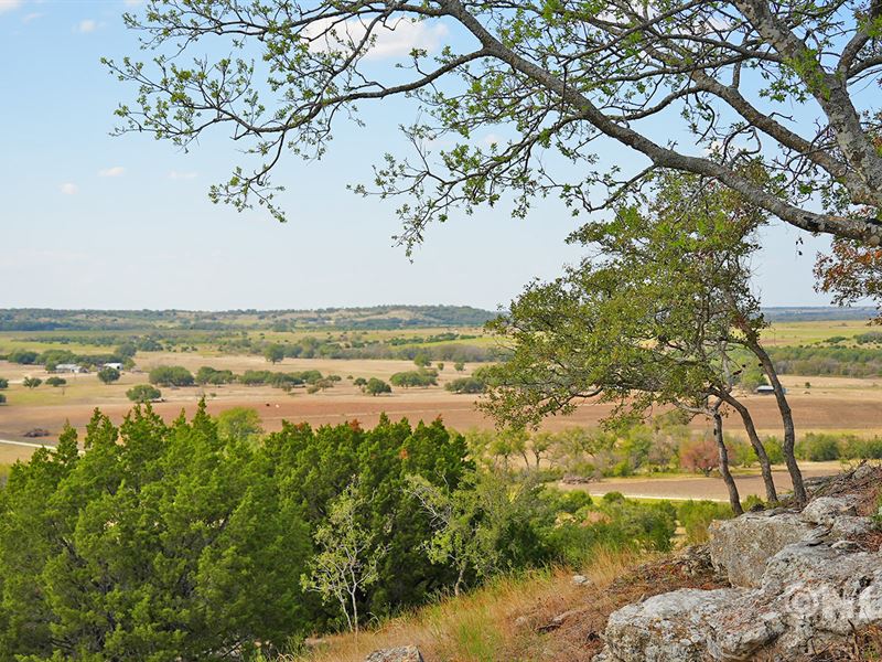 10 Acres & Barndo Shell : Hamilton : Hamilton County : Texas