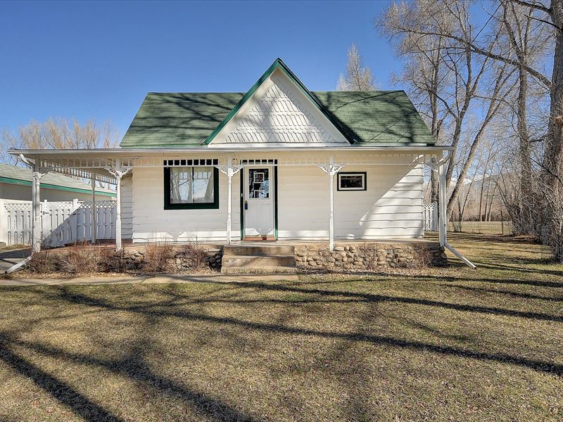 Quintessential Farmhouse : Buena Vista : Chaffee County : Colorado