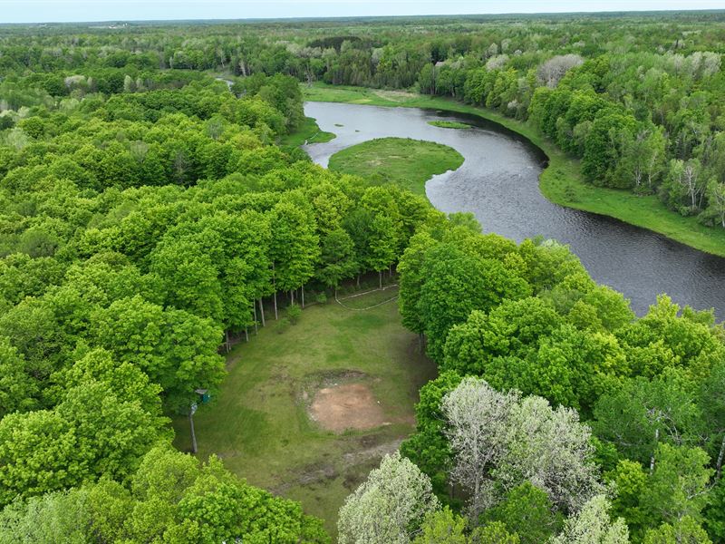 Michigan Riverfront Acreage : Gladstone : Delta County : Michigan