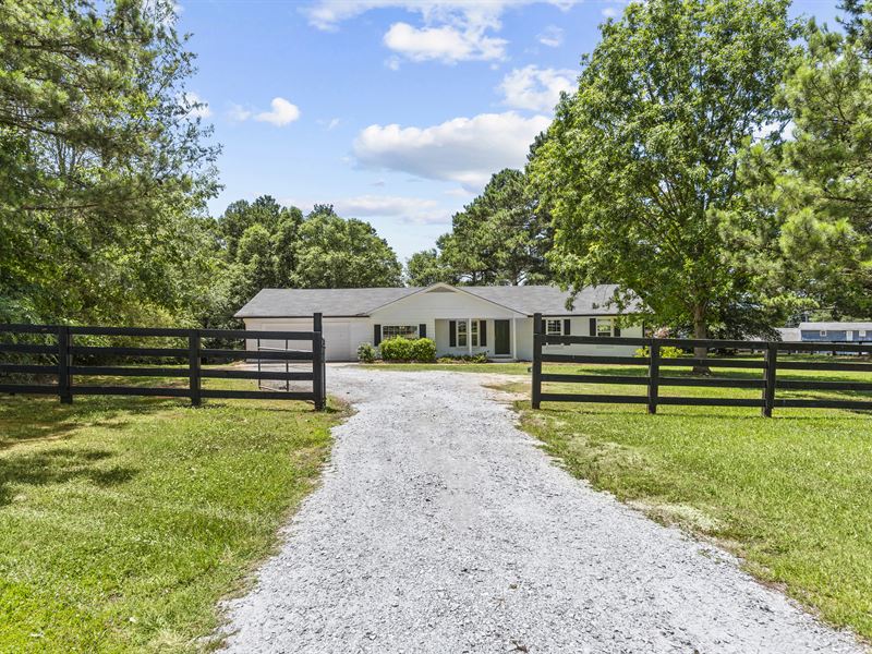 Home with Small Acreage : Madison : Morgan County : Georgia