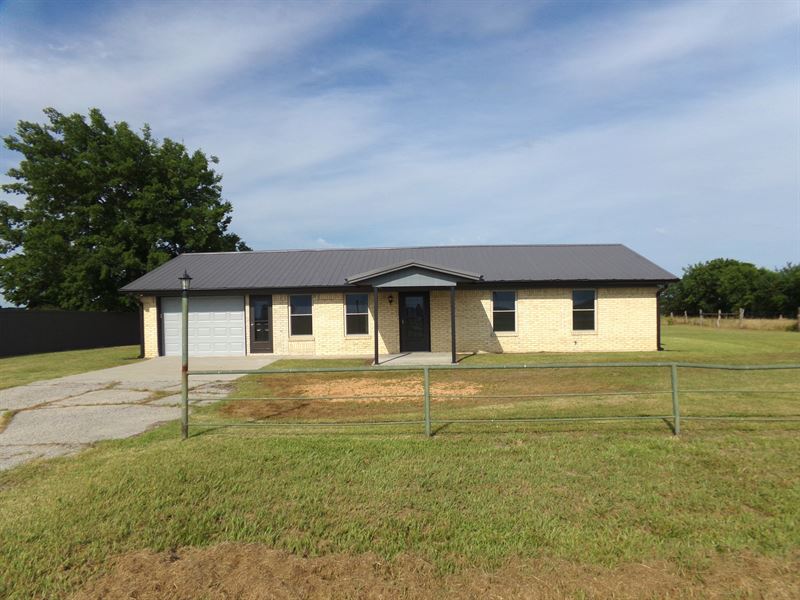 Country Home with Land, Pattonville : Pattonville : Lamar County : Texas