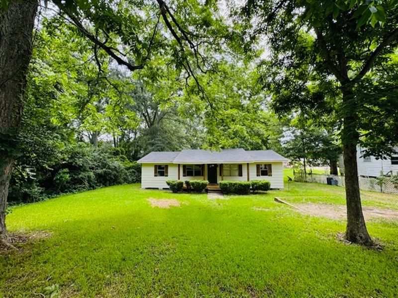 Remodeled Beauty in The City Of Sum : Summit : Walthall County : Mississippi