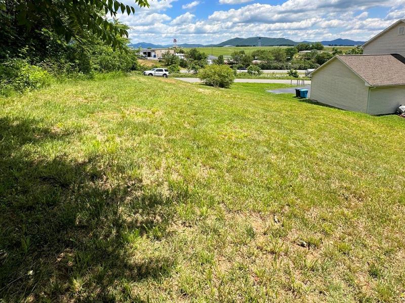 Residential Land Near Town : Roanoke : Roanoke County : Virginia