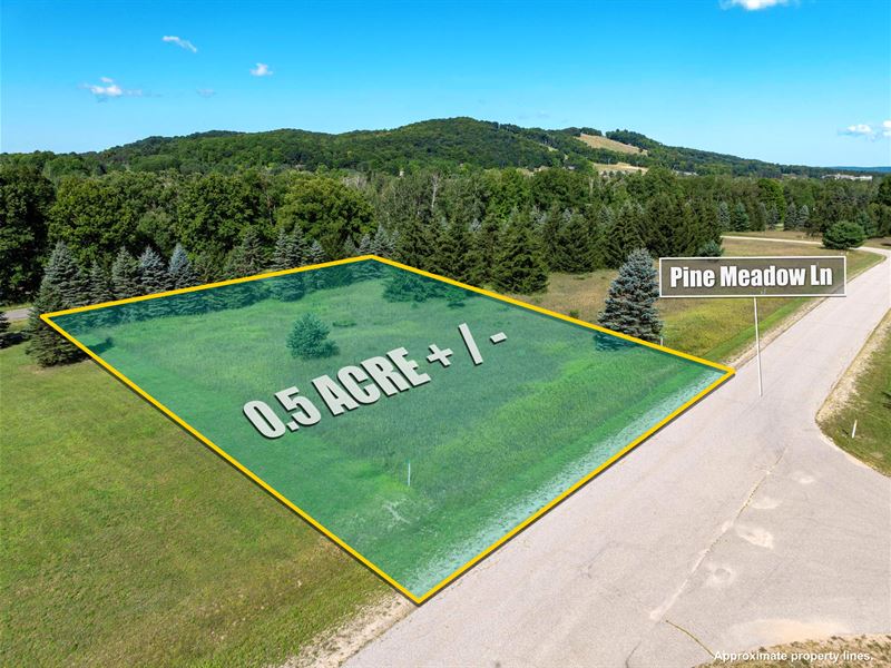 .5 Ac Lot in Charlevoix County, MI : Boyne Falls : Charlevoix County : Michigan