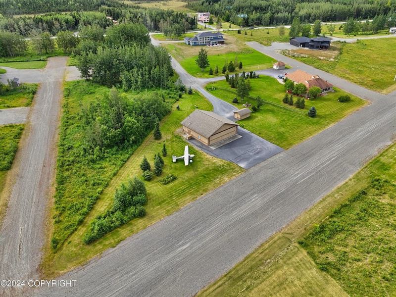 Upscale Hangar on Lighted Strip : Sterling : Kenai Peninsula Borough : Alaska