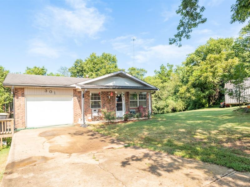 Charming 3-Bed 3-Bath Home for Sale : Doniphan : Ripley County : Missouri