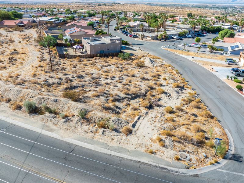 Corner Lot Gem Awaits : Desert Hot Springs : Riverside County : California