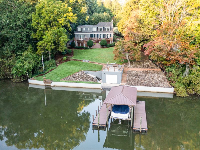 Quiet Cove Lake Norman Spectacular : Sherrills Ford : Catawba County : North Carolina