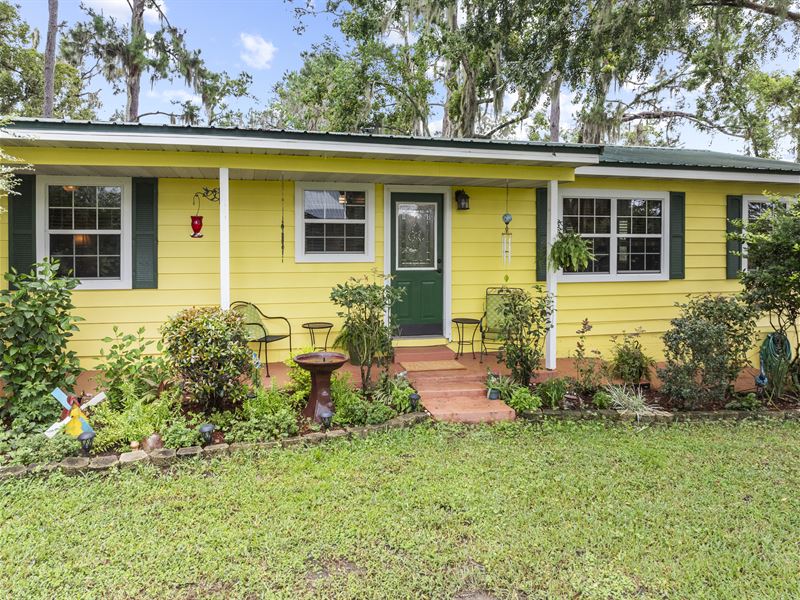 Lakefront Living Awaits : Live Oak : Suwannee County : Florida