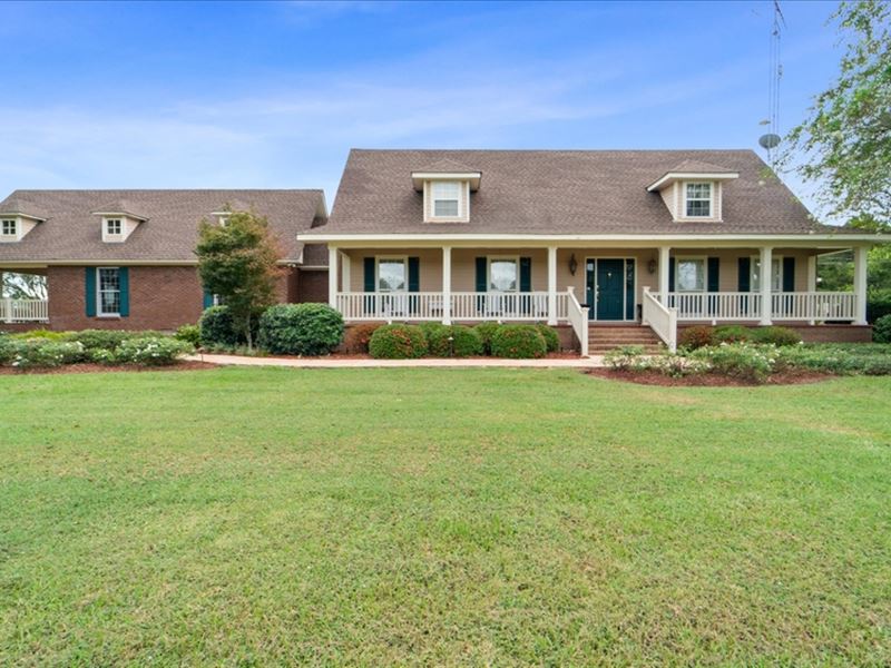 Beautiful Estate Home On 7.35 Acres : Tylertown : Walthall County : Mississippi