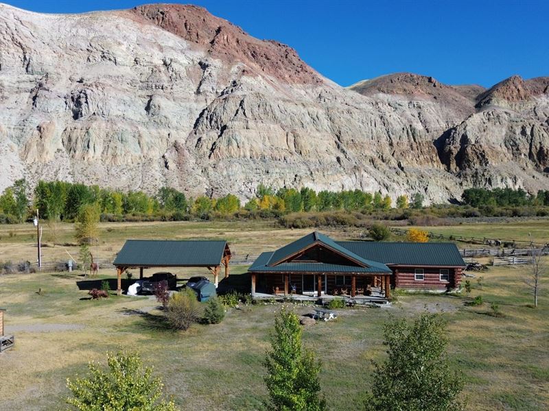 Challis Waterfront Country Home : Challis : Custer County : Idaho