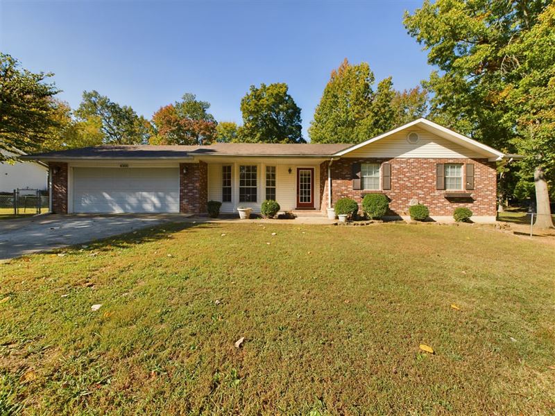 Large Ranch-Style Home for Sale : Poplar Bluff : Butler County : Missouri