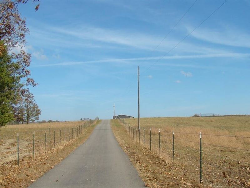 18 Acres, Fenced, Shop, Barn, Found : Mountain View : Howell County : Missouri