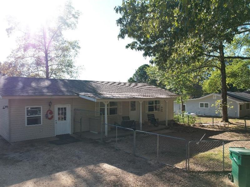 Home in Yalobusha County At 2174 Cr : Water Valley : Yalobusha County : Mississippi