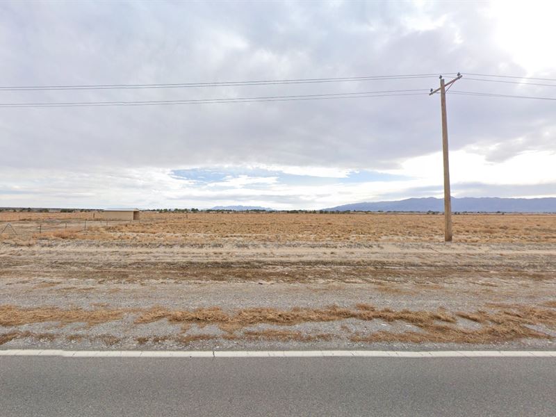 Welcoming Atmosphere, $548.74 Down : Pahrump : Nye County : Nevada