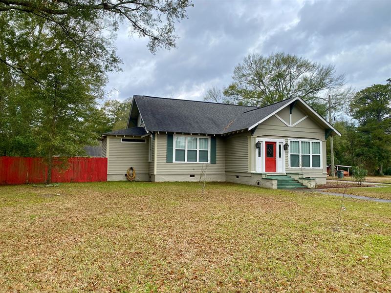 Victorian Cottage, 943 N. Main St : Columbia : Marion County : Mississippi