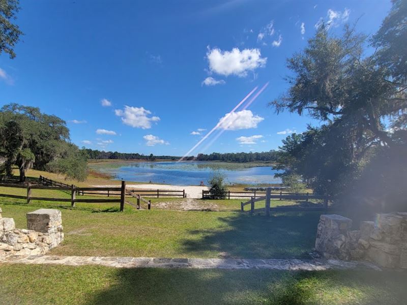 .24 Acre, All You Need : Interlachen : Putnam County : Florida