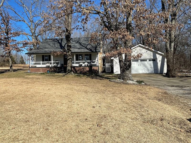 3-Bed 3-Bath Farm-Style Home for Sa : Poplar Bluff : Butler County : Missouri