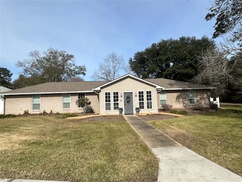 First United Pentecostal Church : McComb : Pike County : Mississippi