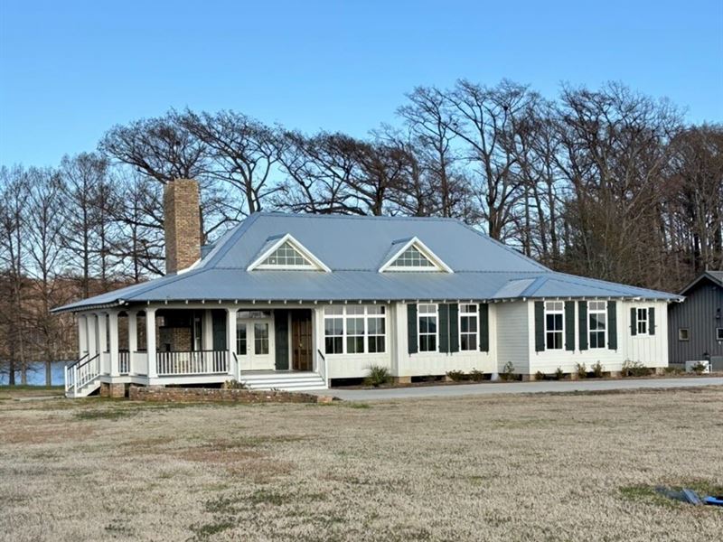 Beautiful New Home on 150' of Lake : Saint Joseph : Tensas Parish : Louisiana