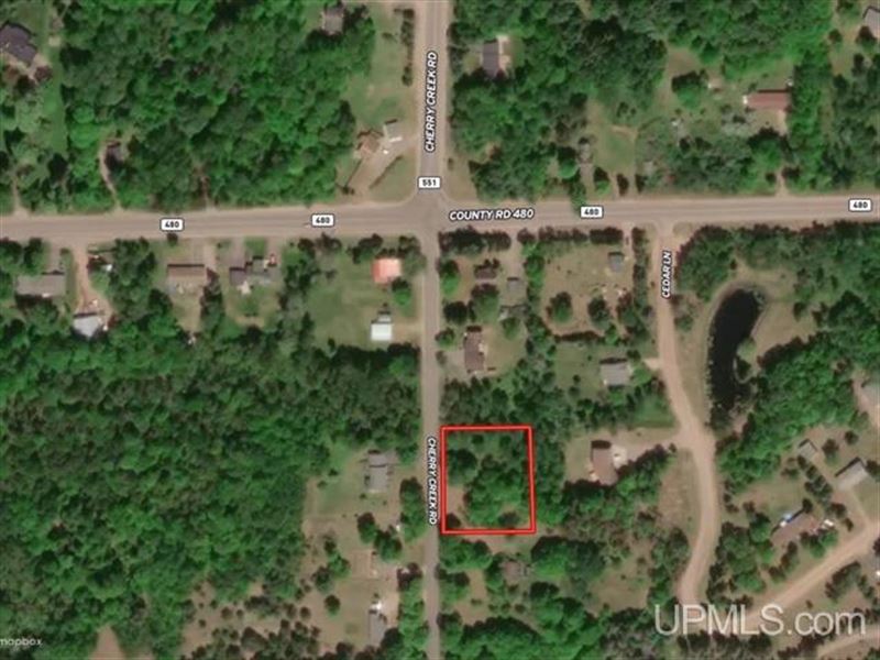 Spacious Vacant Lot : Marquette : Marquette County : Michigan