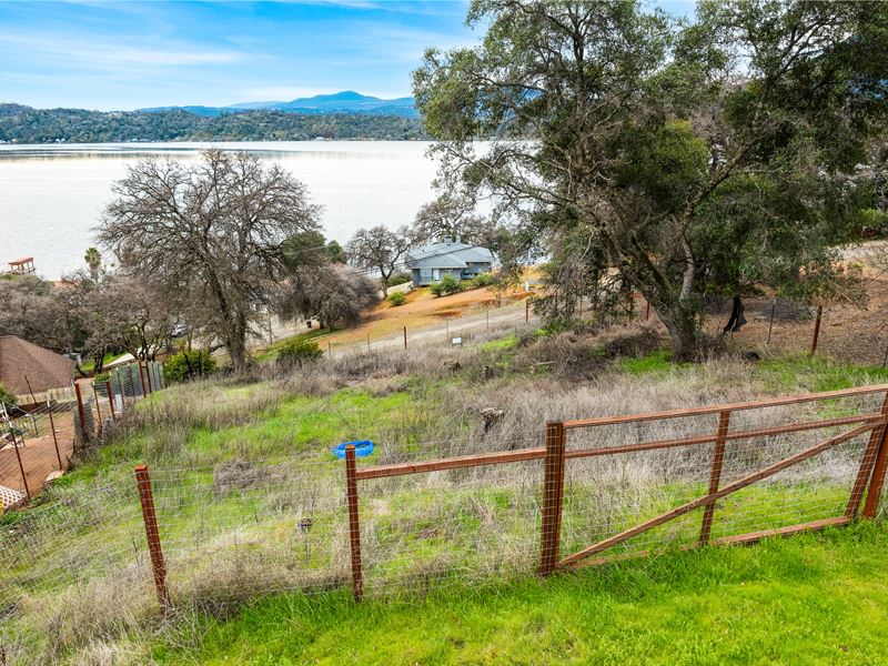 Outstanding Lake Views & Fenced : Clearlake Oaks : Lake County : California