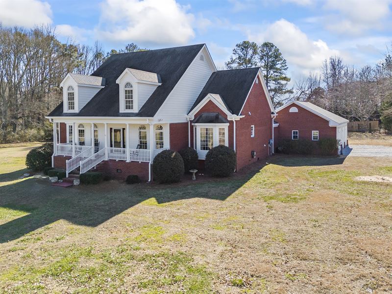 Custom Built Brick Home on 3+ Acres : Loganville : Gwinnett County : Georgia