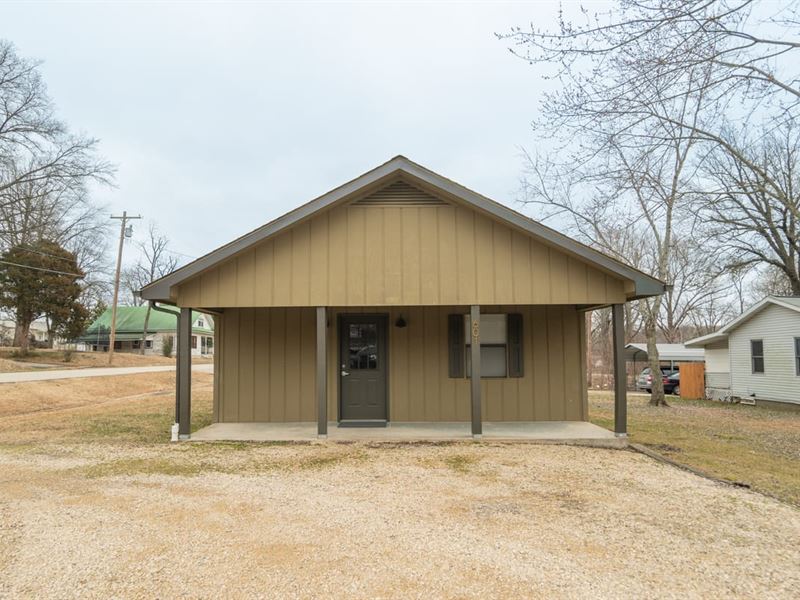 Beautifully Updated Home in Bloomfi : Bloomfield : Stoddard County : Missouri