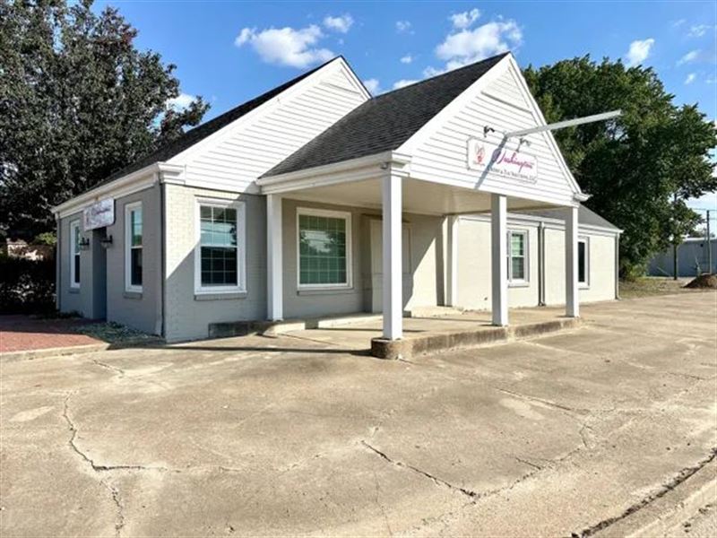 Commercial Property in Bolivar Coun : Cleveland : Bolivar County : Mississippi