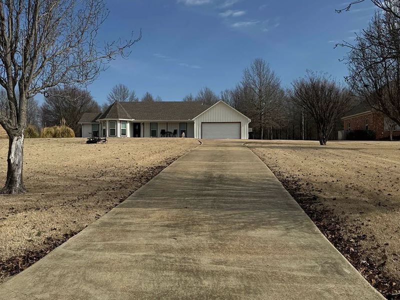 Home On 1 Acre Lot in Coahoma Coun : Clarksdale : Coahoma County : Mississippi