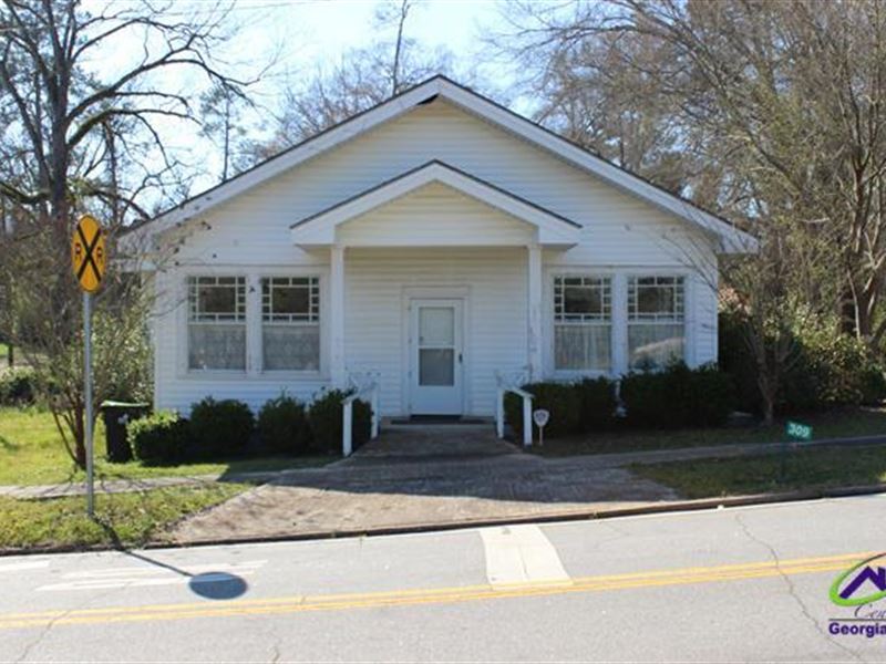 Commercial Retail Building : Montezuma : Macon County : Georgia