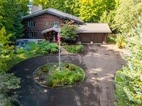 Hewitt Lake Full-Log Home : Oma : Iron County : Wisconsin