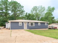Beautifully Refreshed 4-Bed, 2-Bath : Poplar Bluff : Butler County : Missouri
